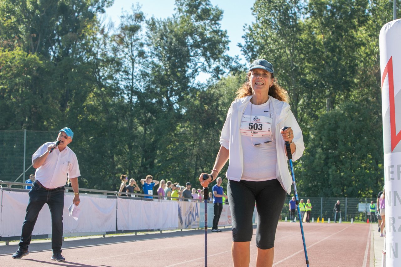 Nordic-Walking-Läuferin