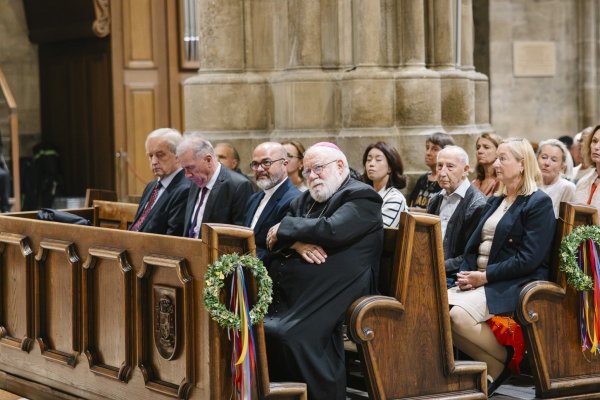 Die erste Reihe beim Festgottesdienst der Wiener Ordensspitäler.