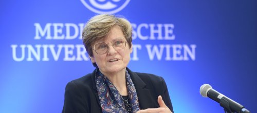 Frau Katalin Kariko bei einem Vortrag