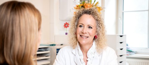 Dialog zwischen Ärztin und Patientin 