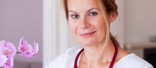 Frau im Porträt frontal 